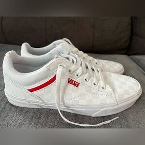 Vans white checkered women’s sneakers. Worn 1 time.
